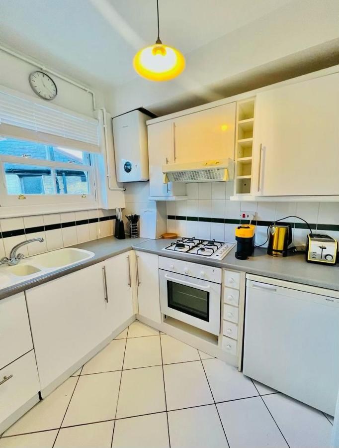The Vista Apartment Лондон Екстериор снимка