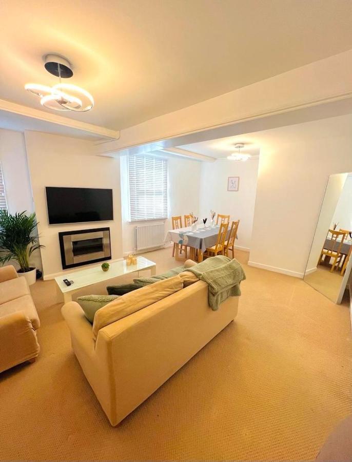 The Vista Apartment Лондон Екстериор снимка