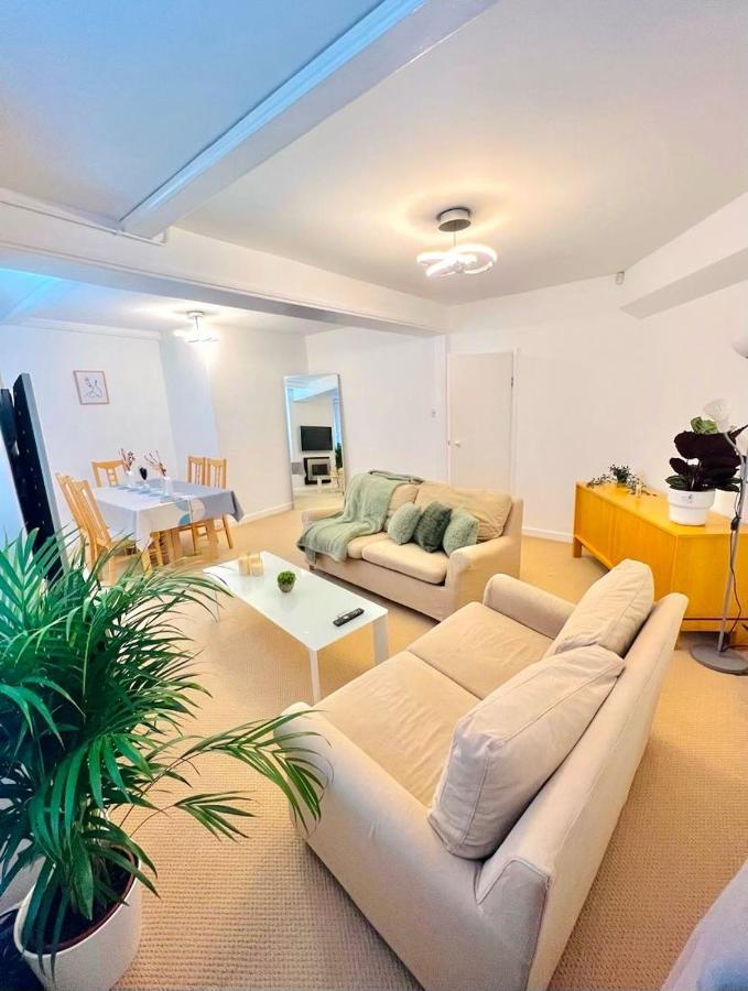 The Vista Apartment Лондон Екстериор снимка