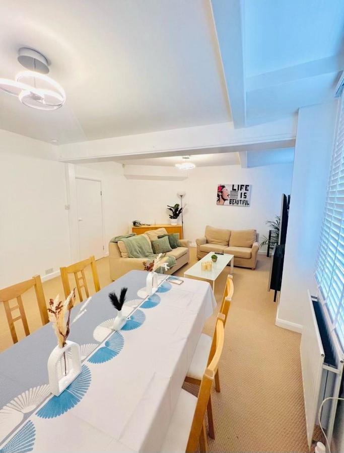 The Vista Apartment Лондон Екстериор снимка